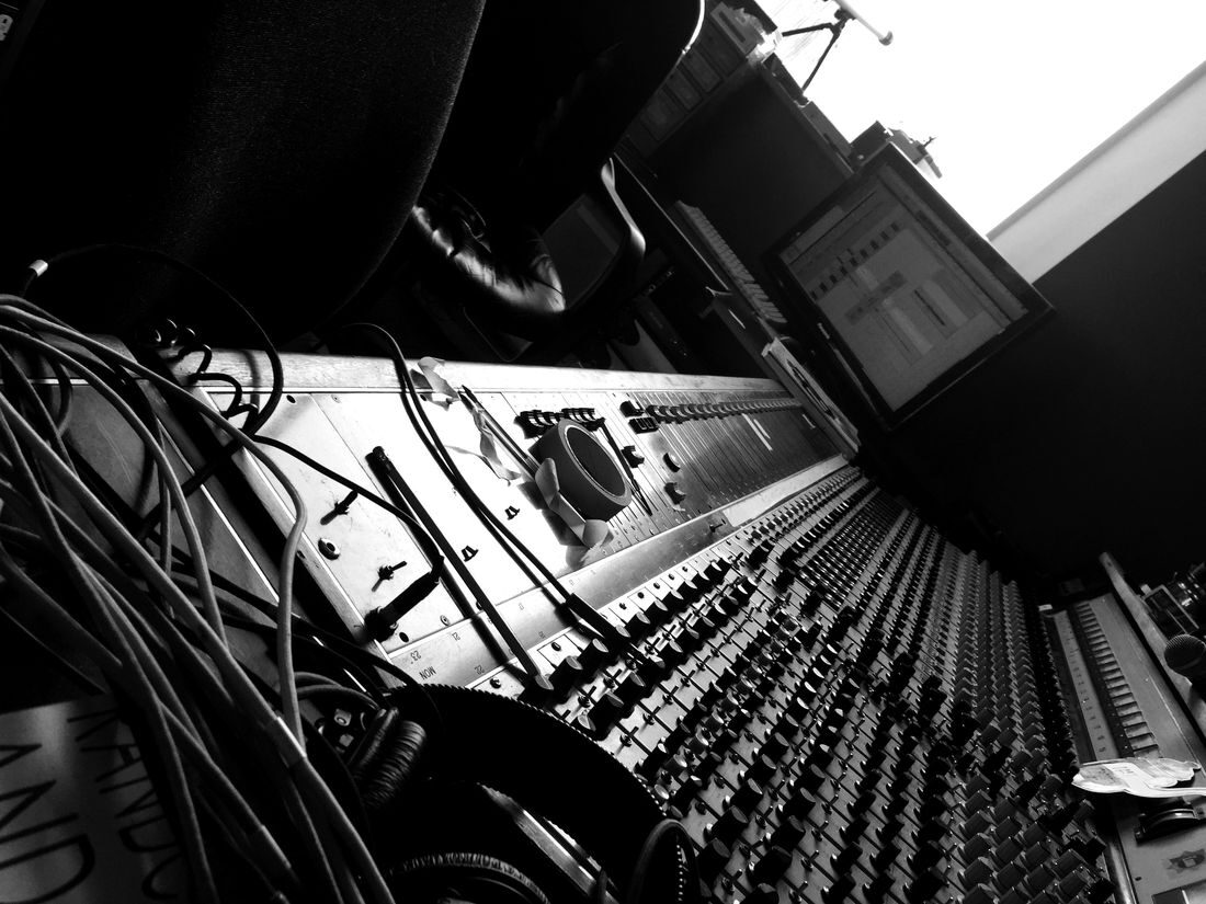 The vintage Raindirk mixing desk at TPot Studio